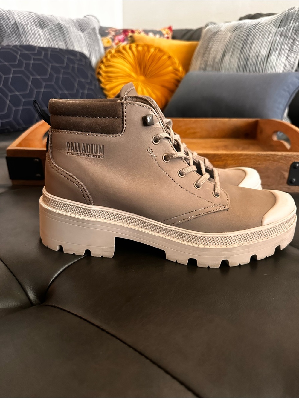 Palladium Women’s Taupe Lace-Up Platform Boot sz 8.5 women’s